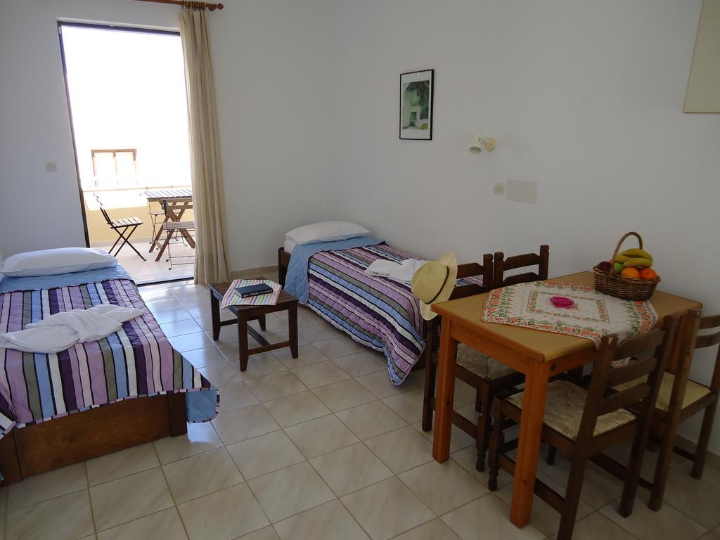 Almyra & Apartment Sfáka