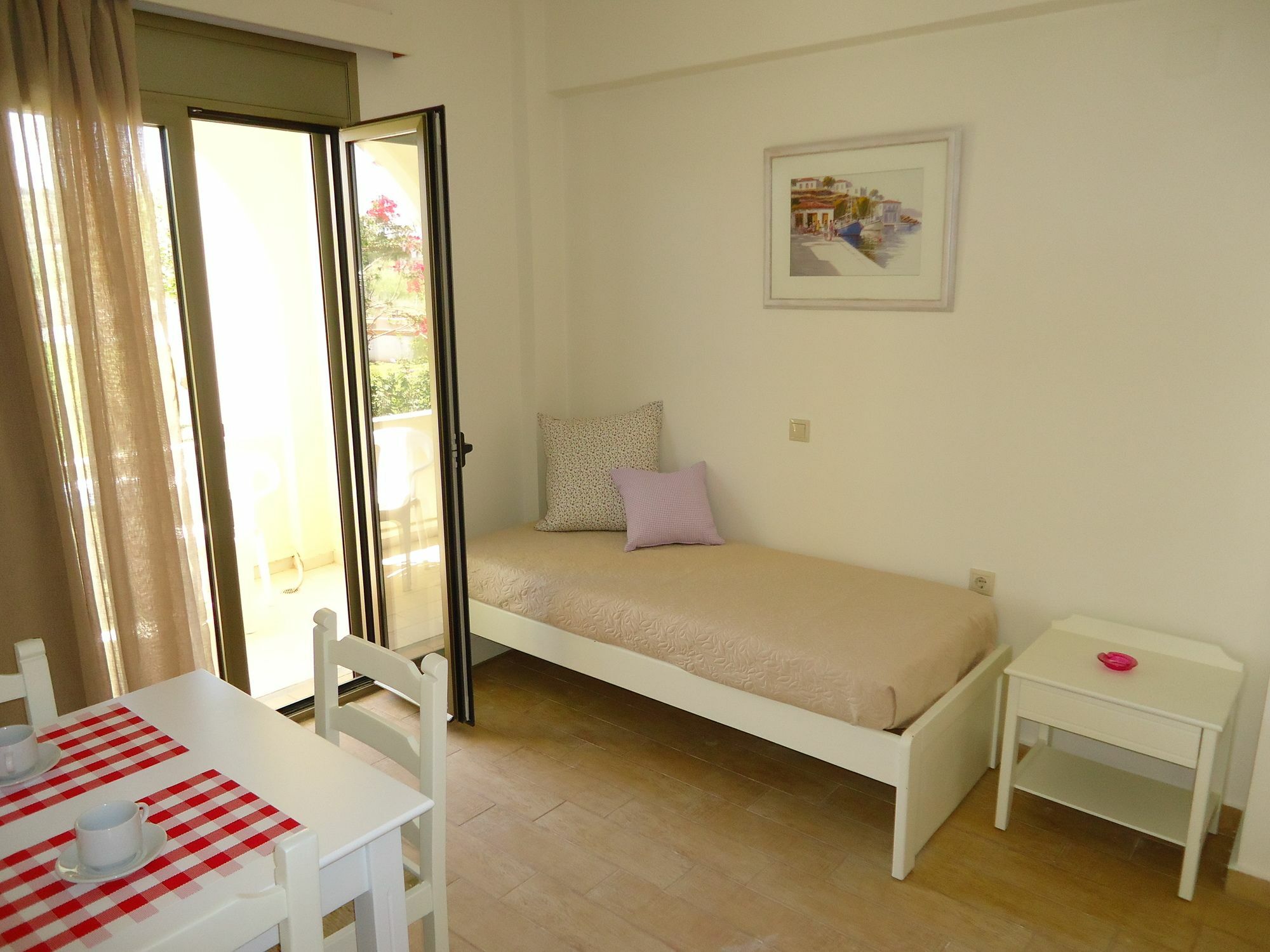Almyra & Apartment Sfáka