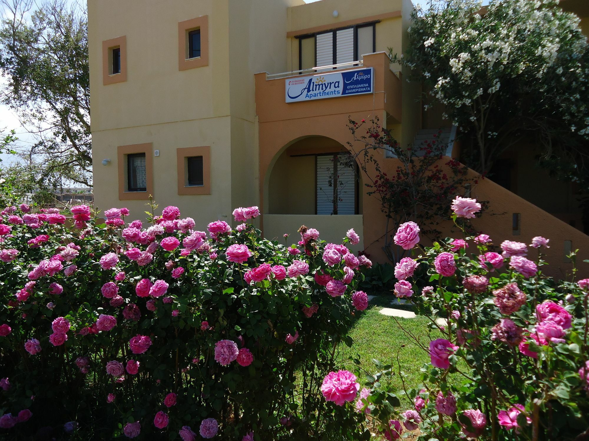 Almyra & Apartment Sfáka